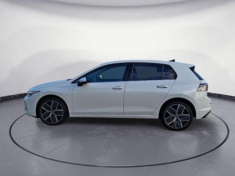 Gebraucht VW Golf VIII Style 204 PS (150 kW) 2024 Oryxweiß perlmutteffekt Limousine