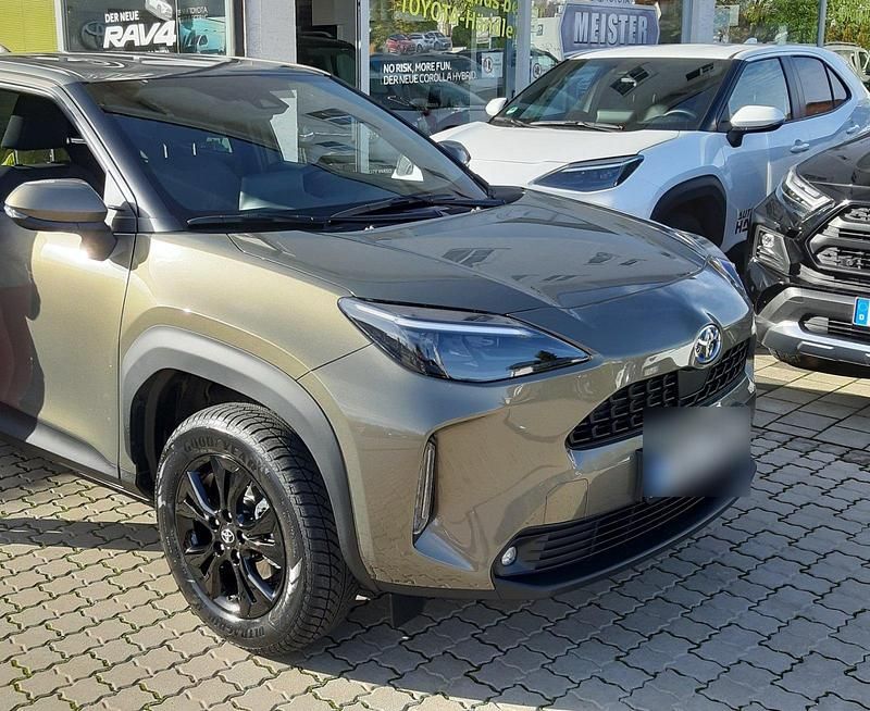 Andere farben Gebraucht 2022 Toyota Yaris Hybrid Team SUV | 22.000 € (Guter Preis) - Bild 1/1