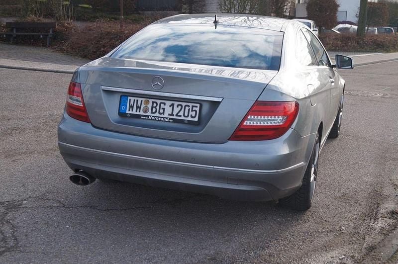 Gebraucht Mercedes C180 156 PS (114 kW) 2013 Silber Coupé