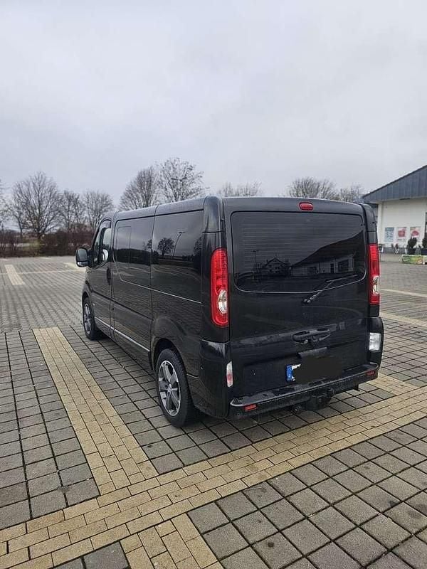 Gebraucht Opel Vivaro 145 PS (106 kW) 2010 Schwarz Van / Kleinbus