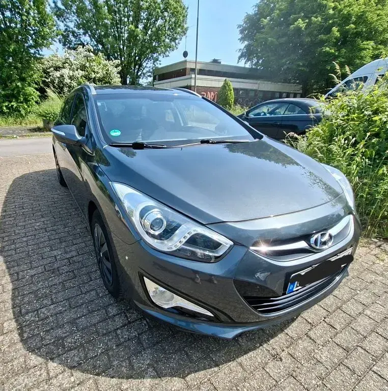 Gebraucht Hyundai i40 Comfort 135 PS (99 kW) 2013 Grau Kombi