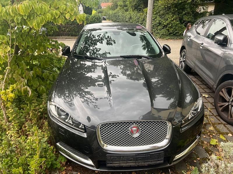 Grau Gebraucht 2015 Jaguar XF Limousine | 10.750 € (Superpreis) - Bild 1/4