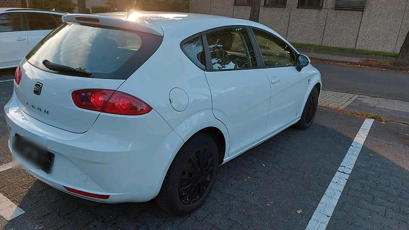 Weiß Gebraucht 2012 Seat Leon Copa Kleinwagen | 4.350 € (Guter Preis) - Bild 1/4