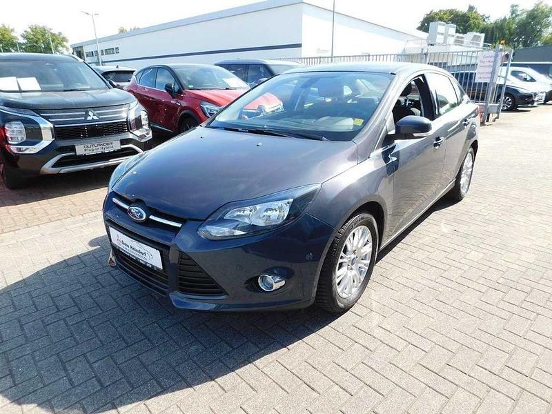 Grau Gebraucht 2011 Ford Focus Titanium Limousine | 7.490 € (Fairer Preis) - Bild 1/4