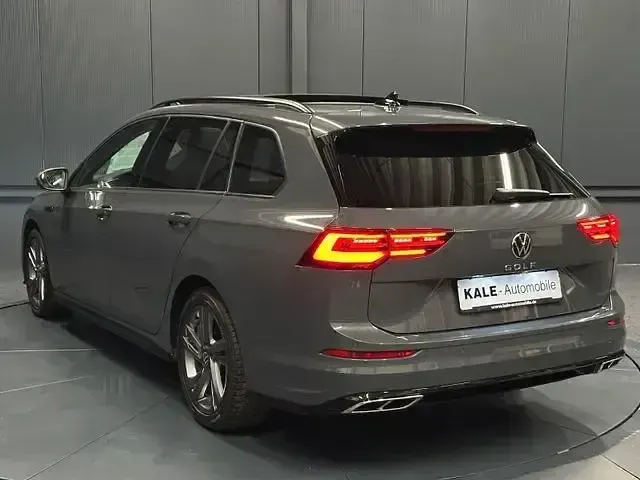 Gebraucht VW Golf VIII R-line 150 PS (110 kW) 2023 Delfingrau metallic Kombi