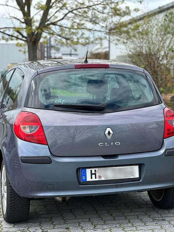 Gebraucht Renault Clio II Dynamique 111 PS (81 kW) 2007 Limousine