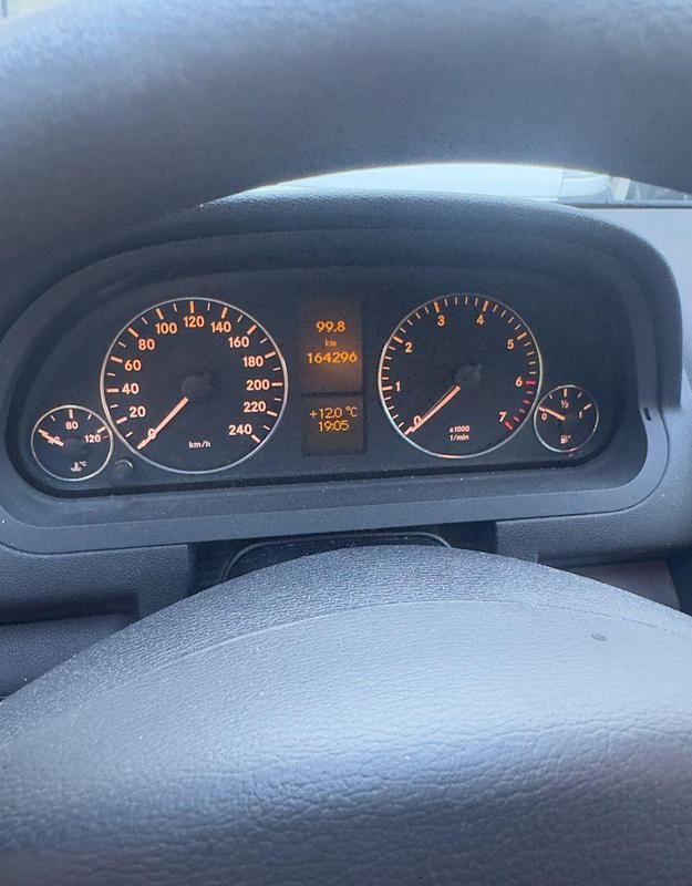 Gebraucht Mercedes A160 95 PS (69 kW) 2011 Schwarz Kleinwagen