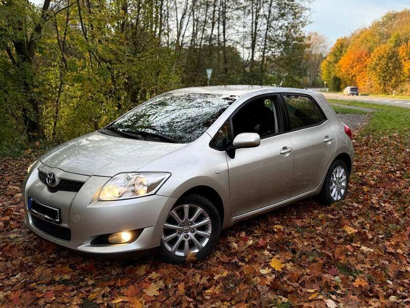 Grau Gebraucht 2007 Toyota Corolla Kombi | 4.200 € - Bild 1/4