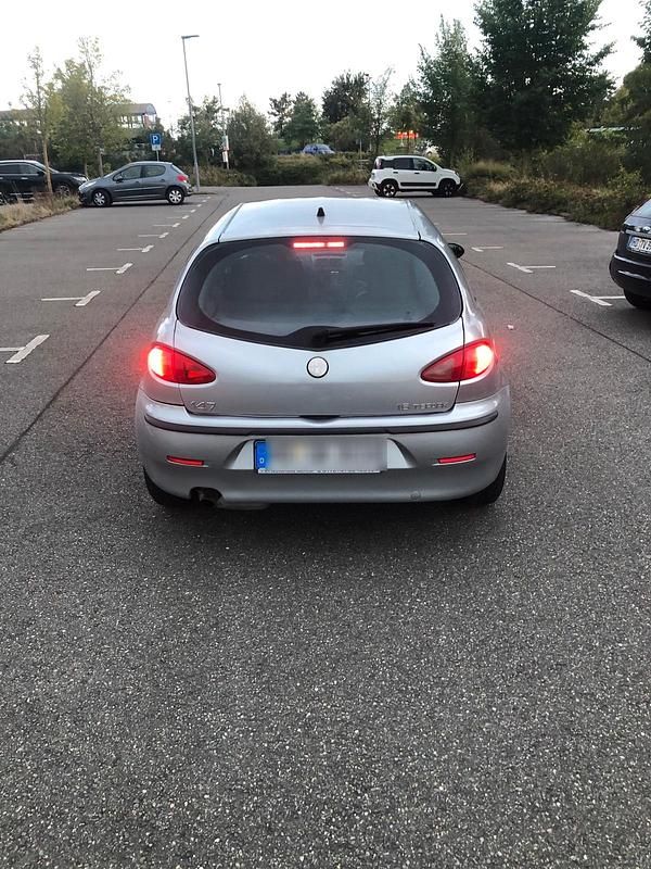 Silber Gebraucht 2005 Alfa Romeo 147 Kleinwagen | 499 € (Superpreis) - Bild 1/4