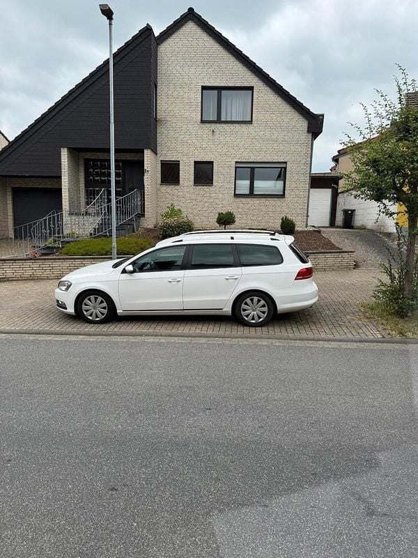 Gebraucht VW Passat 105 PS (77 kW) 2012 Weiß Kombi