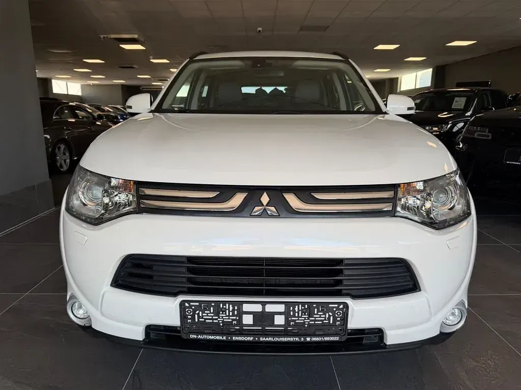 Gebraucht Mitsubishi Outlander Intense 150 PS (110 kW) 2014 Weiß SUV