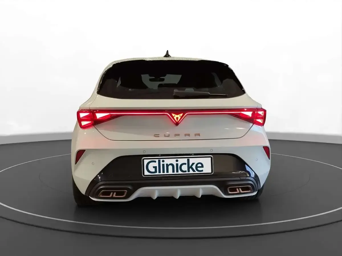 Neu Cupra Leon VZ 272 PS (200 kW) 2025 "nevada" weiss Limousine