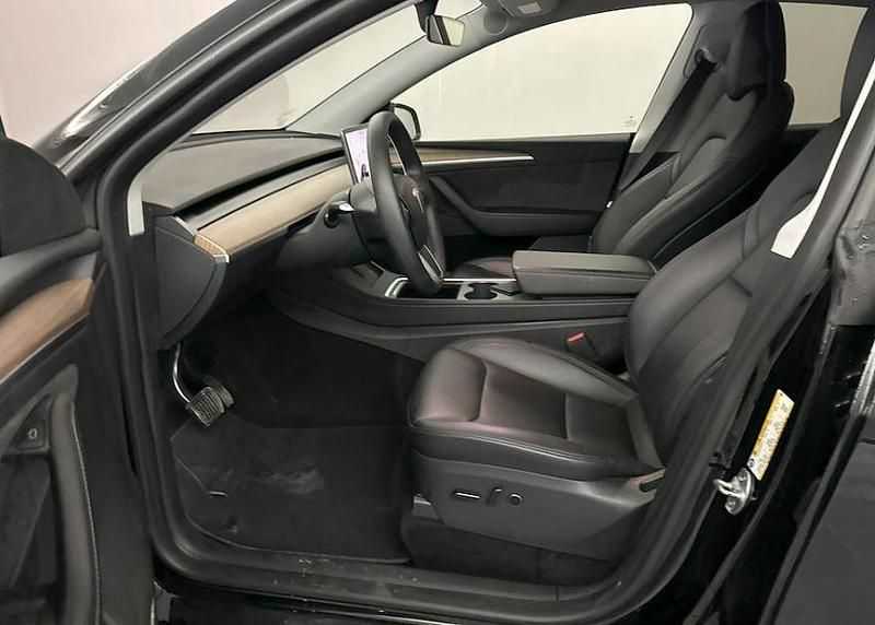 Gebraucht Tesla Model Y 378 kW (514 PS) 2023 Sonderlackierung schwarz SUV