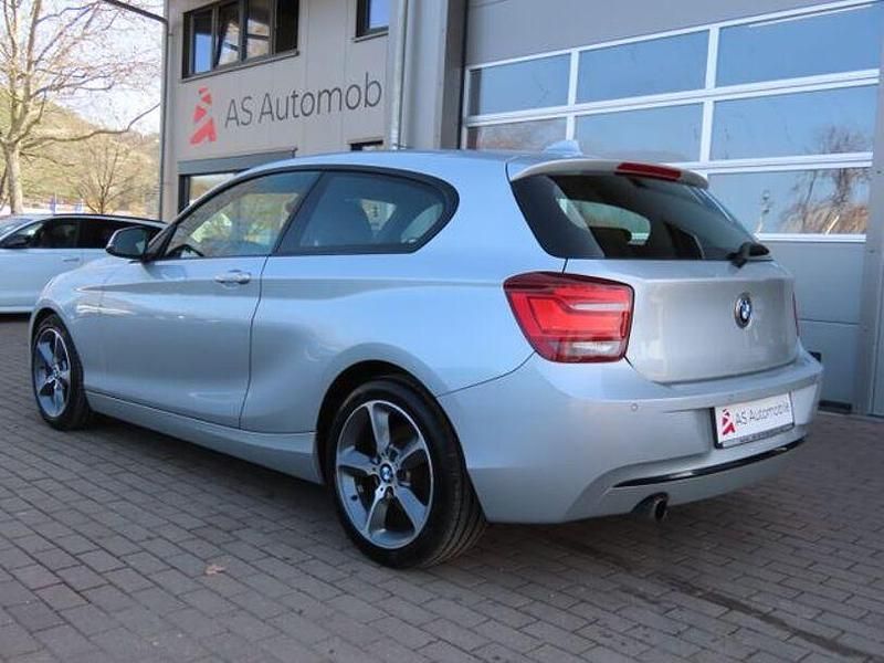 Gebraucht BMW 118 Sport Line 170 PS (125 kW) 2013 Glaciersilber Kleinwagen