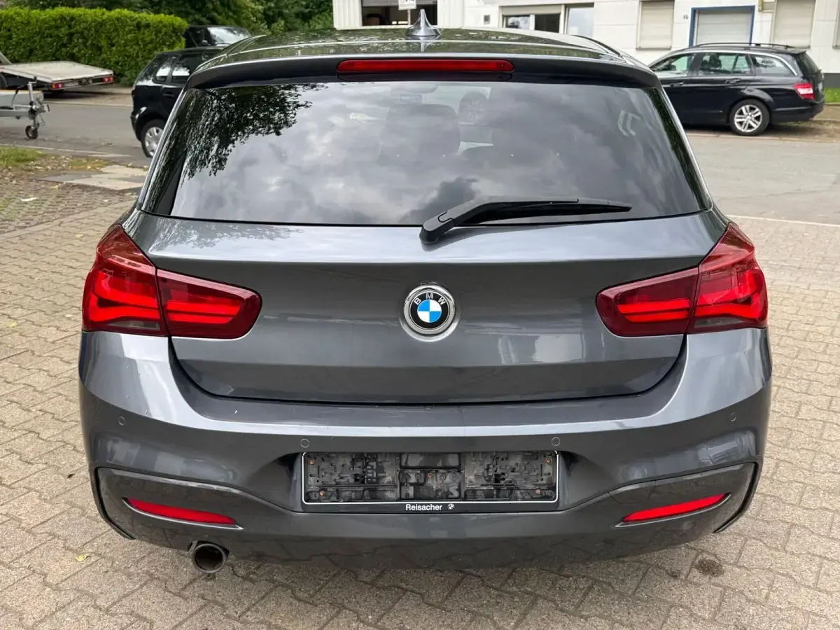 Gebraucht BMW 118 Shadowline 136 PS (100 kW) 2018 Grau Kleinwagen