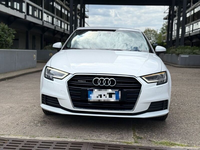 Weiß Gebraucht 2017 Audi A3 Sportback Design Limousine | 13.980 € (Guter Preis) - Bild 1/4