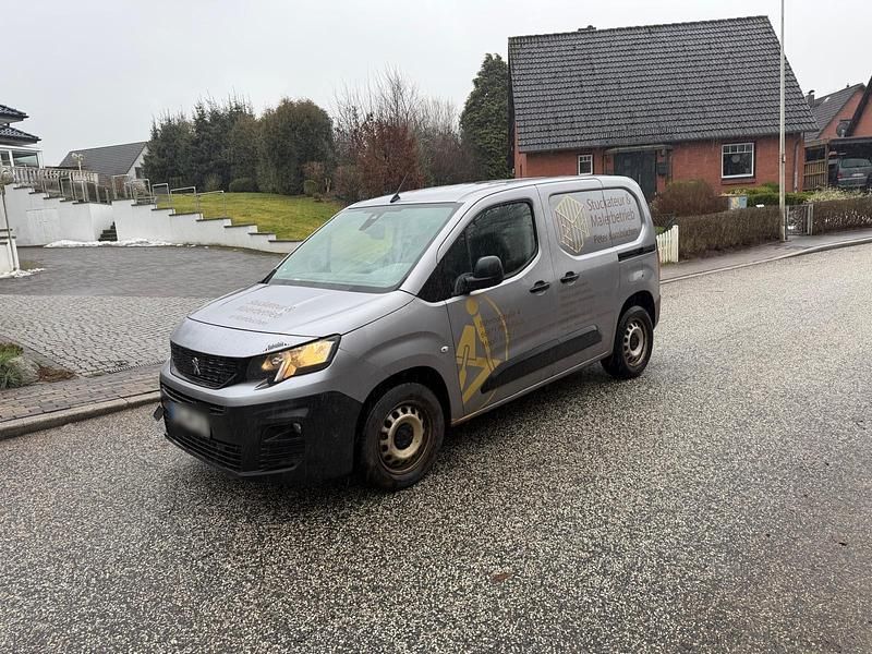 Gebraucht Peugeot Partner 130 PS (95 kW) 2019 Silber Van / Kleinbus
