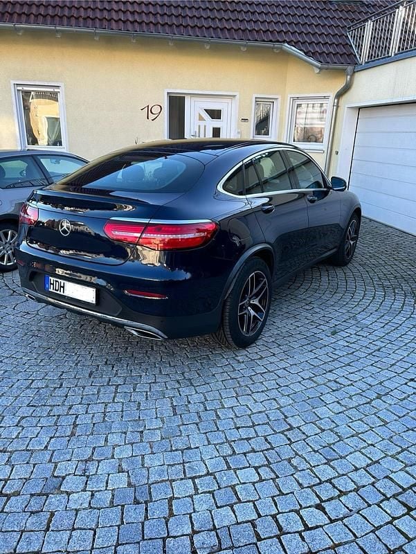 Blau Gebraucht 2018 Mercedes GLC350 AMG line Coupé | 30.850 € (Fairer Preis) - Bild 1/4