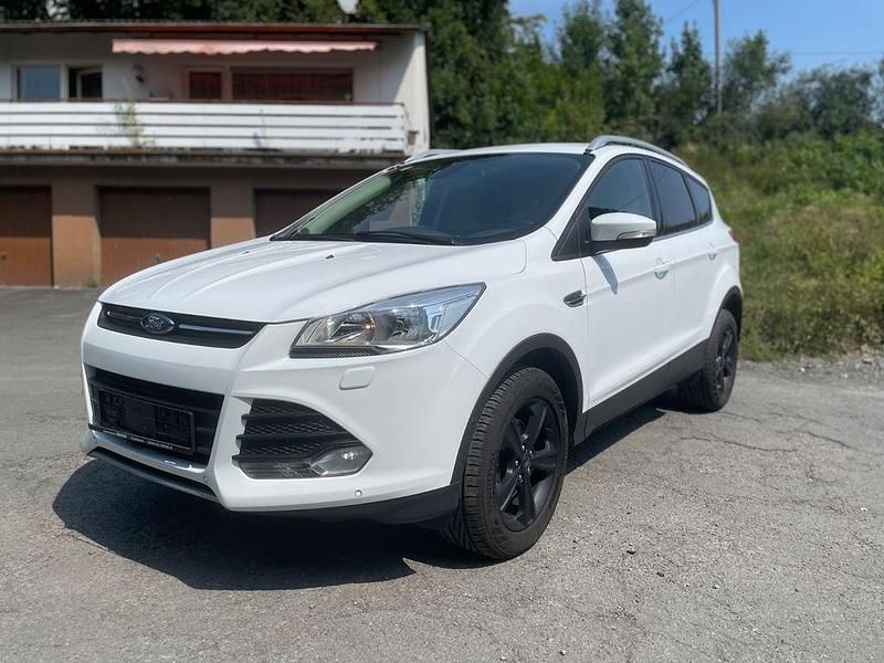 Weiß Gebraucht 2015 Ford Kuga SYNC Edition SUV | 11.199 € (Guter Preis) - Bild 1/4