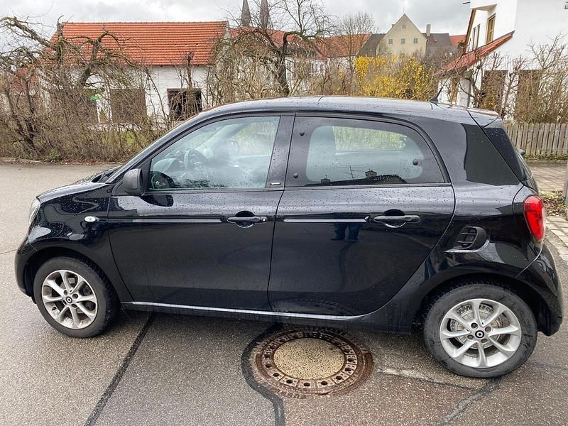 Gebraucht Smart ForFour Passion 71 PS (52 kW) 2018 Schwarz Kleinwagen