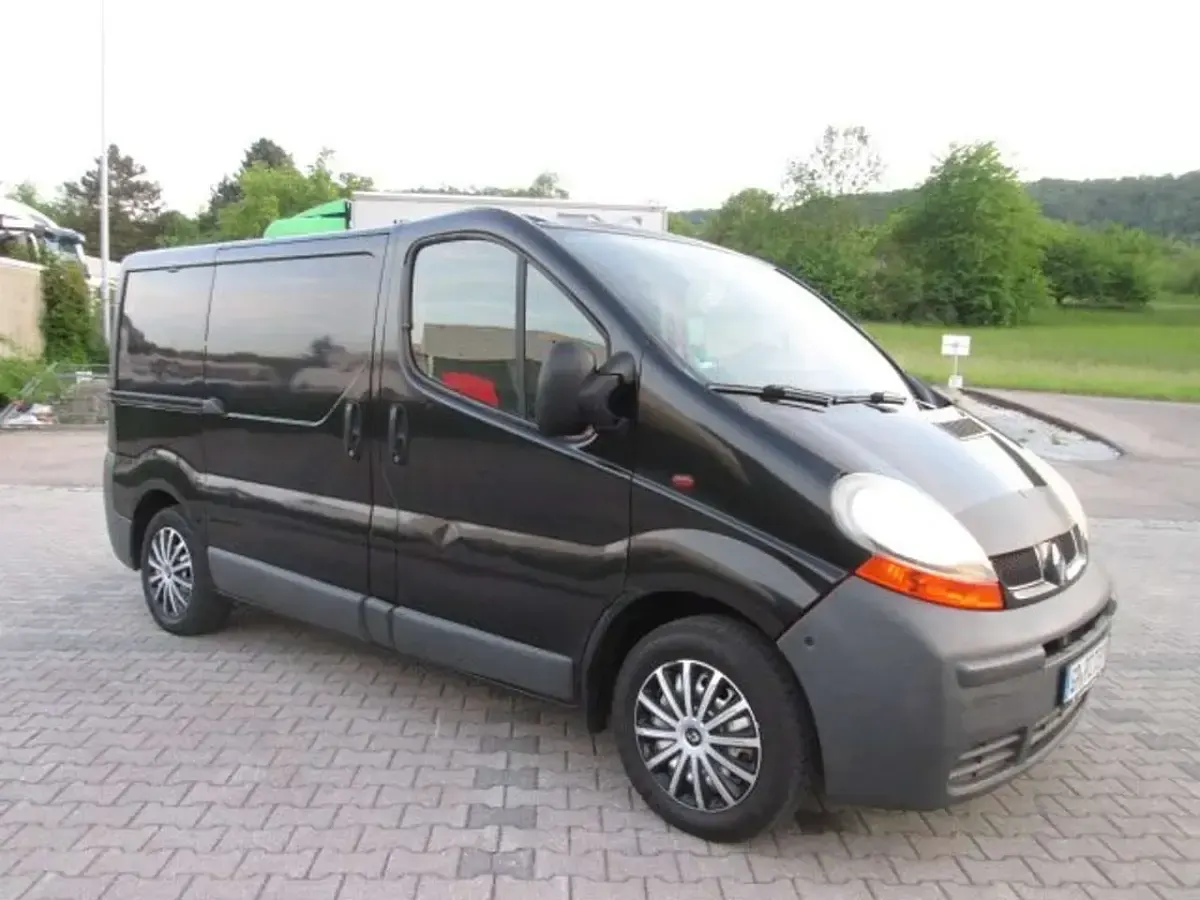 Gebraucht Renault Trafic 82 PS (60 kW) 2004 Schwarz Van / Kleinbus