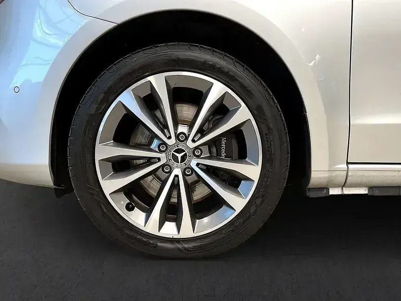 Gebraucht Mercedes V220 Edition 163 PS (119 kW) 2022 Silber Van / Kleinbus