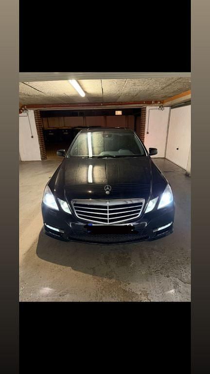 Gebraucht Mercedes E350 AMG 265 PS (194 kW) 2012 Schwarz Limousine