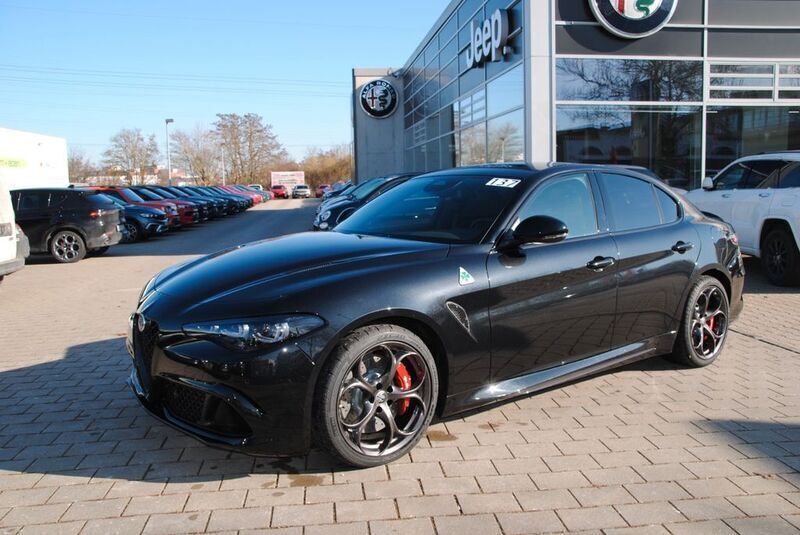 Schwarz Neu 2024 Alfa Romeo Giulia Quadrifoglio Limousine | 85.990 € (Fairer Preis) - Bild 1/4
