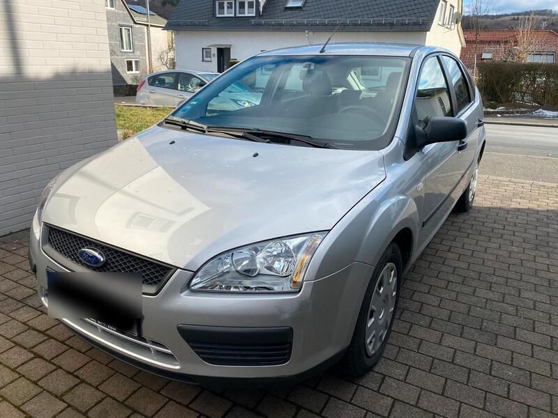 Silber Gebraucht 2006 Ford Focus Limousine | 2.690 € (Fairer Preis) - Bild 1/4