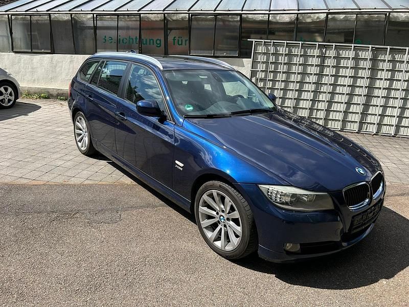 Blau Gebraucht 2012 BMW 320 Kombi | 5.499 € (Superpreis) - Bild 1/4