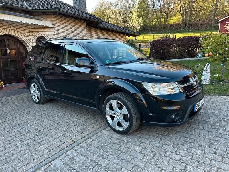 Schwarz Gebraucht 2014 Fiat Freemont SUV | 9.700 € (Teuer) - Bild 1/4
