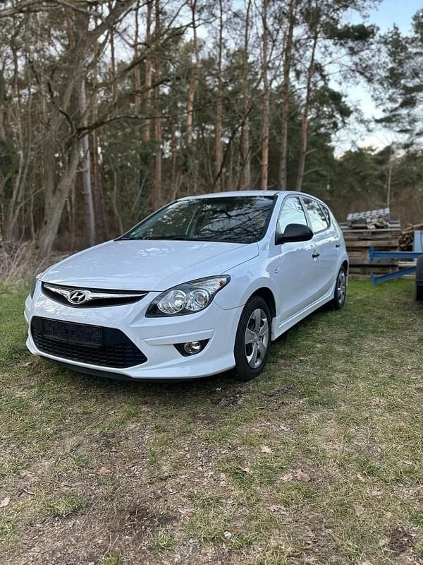 Weiß Gebraucht 2010 Hyundai i30 Kleinwagen | 5.300 € (Etwas zu teuer) - Bild 1/3