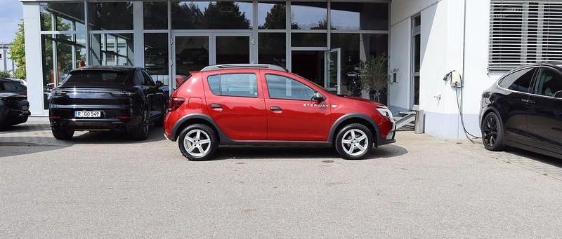 Gebraucht Dacia Sandero 95 PS (69 kW) 2020 Rot Limousine