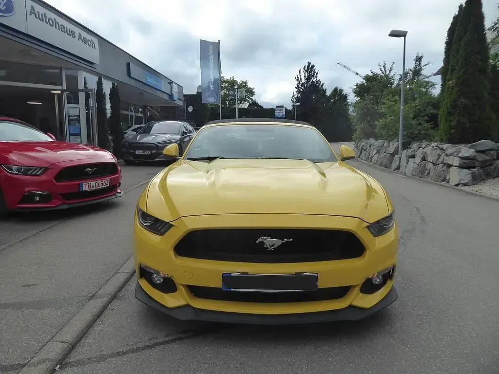Gebraucht Ford Mustang GT Convertible 421 PS (309 kW) 2016 Gelb Cabrio