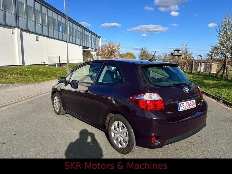 Gebraucht Toyota Auris 99 PS (72 kW) 2011 Violett Kleinwagen