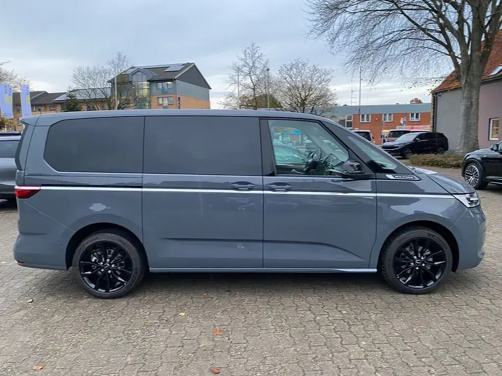 Neu VW T7 Style 150 PS (110 kW) 2026 Grau Van