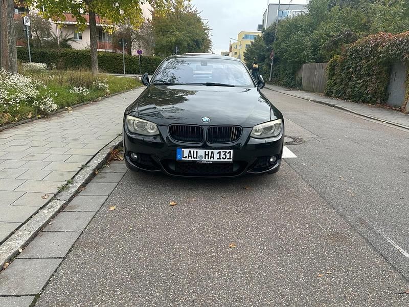 Schwarz Gebraucht 2010 BMW 330 Cabriolet Cabrio | 8.999 € (Fairer Preis) - Bild 1/4