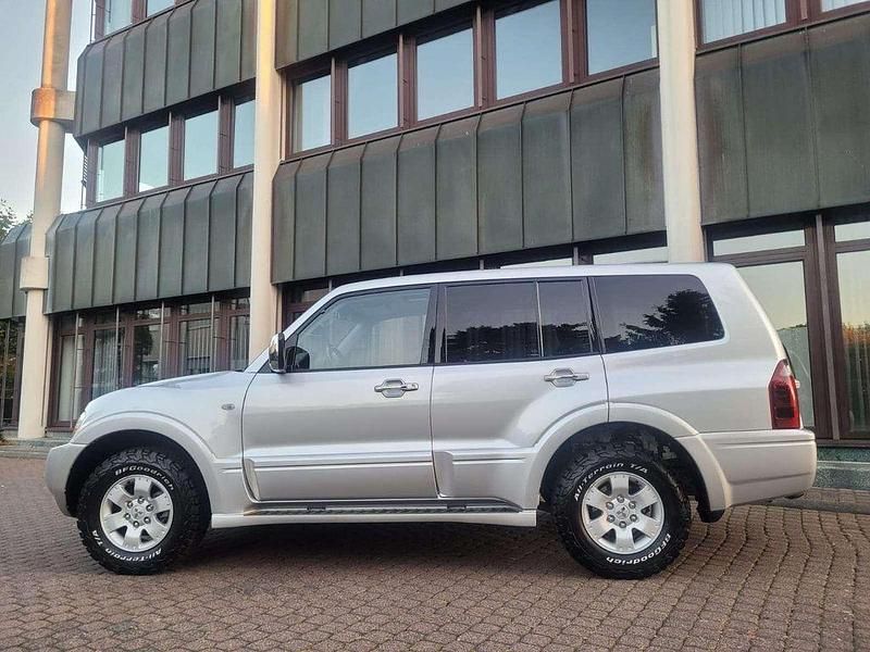 Silber Gebraucht 2003 Mitsubishi Pajero Elegance SUV | 23.900 € - Bild 1/4