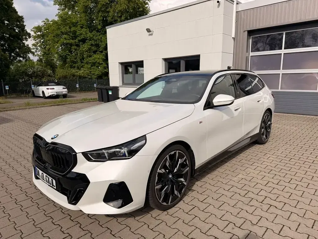 Gebraucht BMW 520 Performance 197 PS (144 kW) 2024 Weiß Kombi