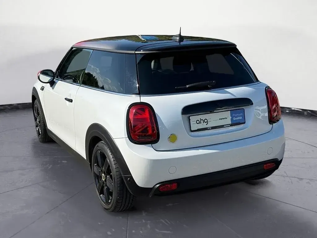 Gebraucht Mini Cooper SE Classic 135 kW (184 PS) 2023 Weiß Kleinwagen