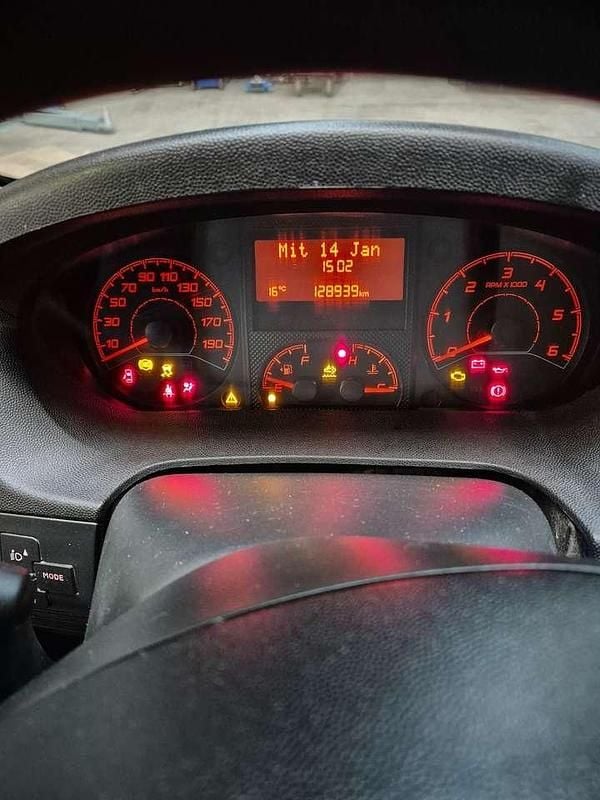 Gebraucht Peugeot Boxer 120 PS (88 kW) 2019 Lack weiss banquise Van