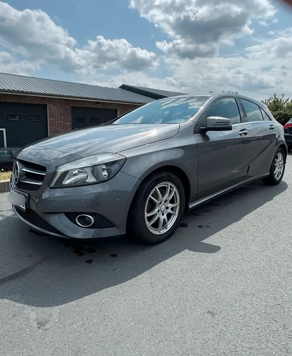 Gebraucht Mercedes A180 122 PS (89 kW) 2014 Grau Kleinwagen
