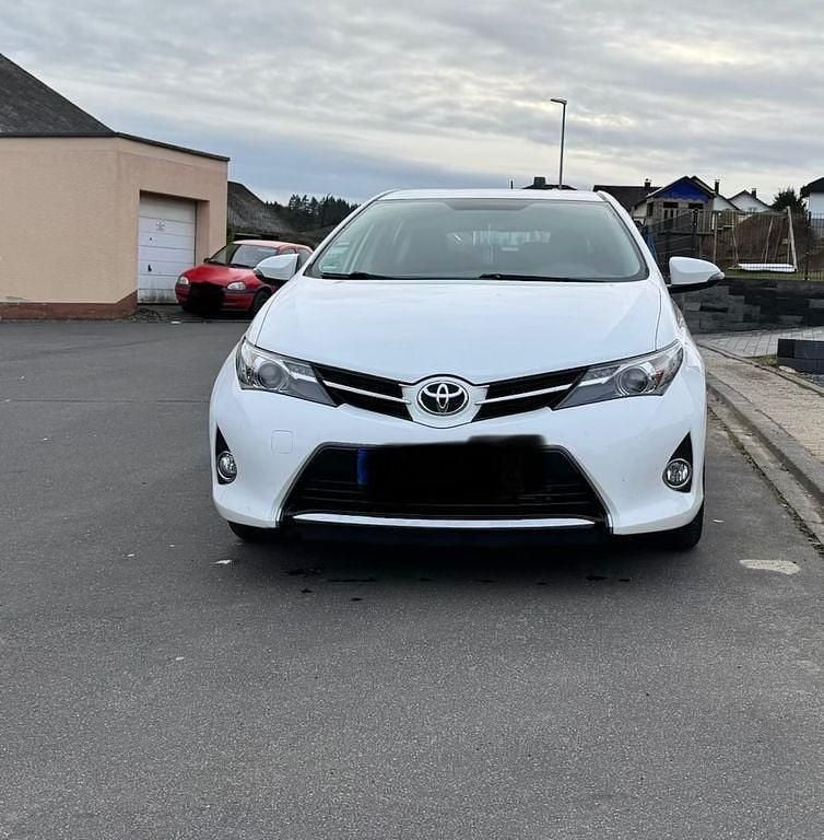 Gebraucht Toyota Auris Executive 132 PS (97 kW) 2014 Weiß Limousine