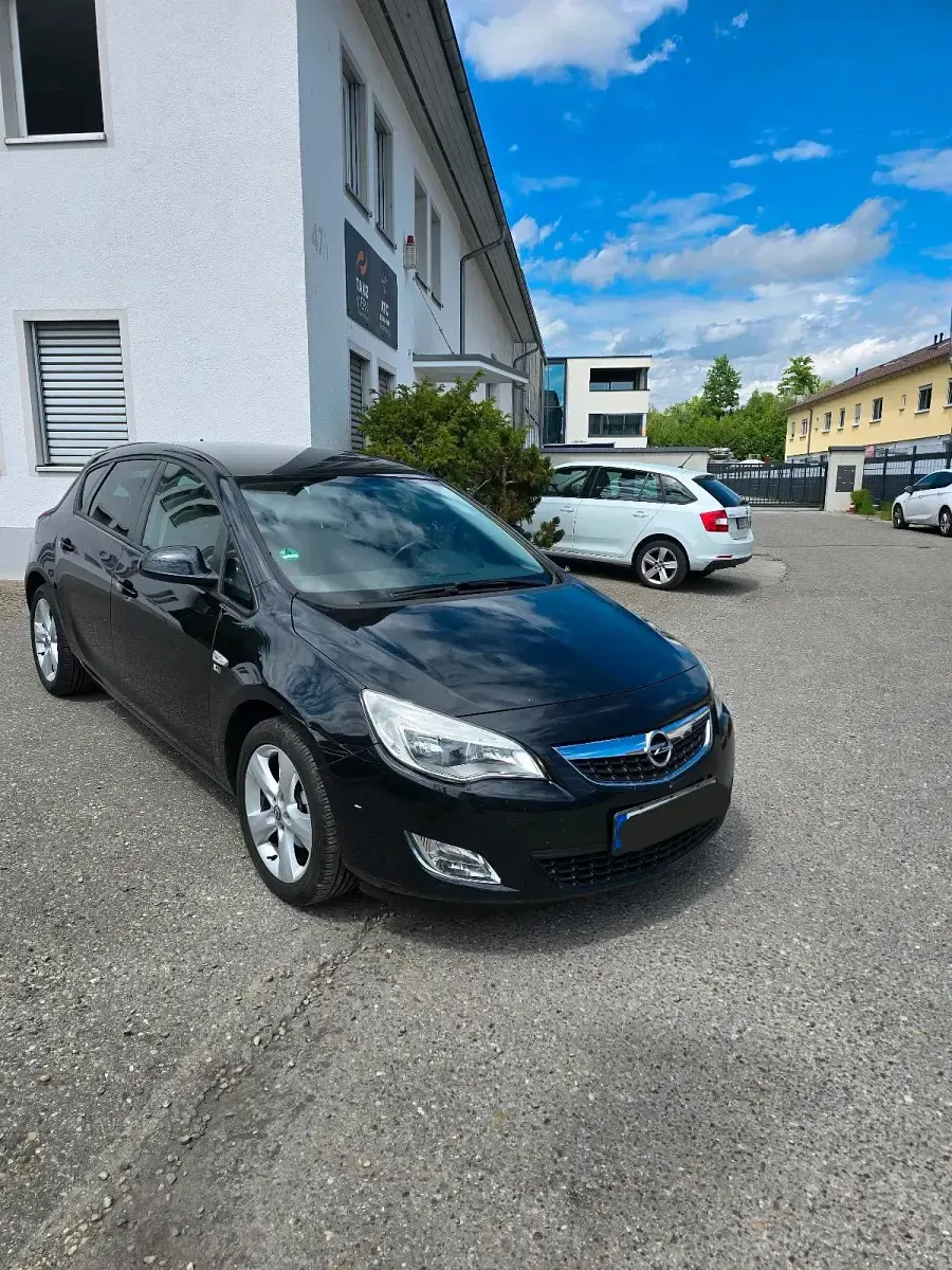 Gebraucht Opel Astra 87 PS (63 kW) 2012 Schwarz Kleinwagen