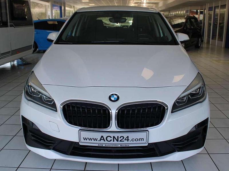 Gebraucht BMW 218 Advantage 140 PS (102 kW) 2018 Mineralweiss metallic Van / Kleinbus