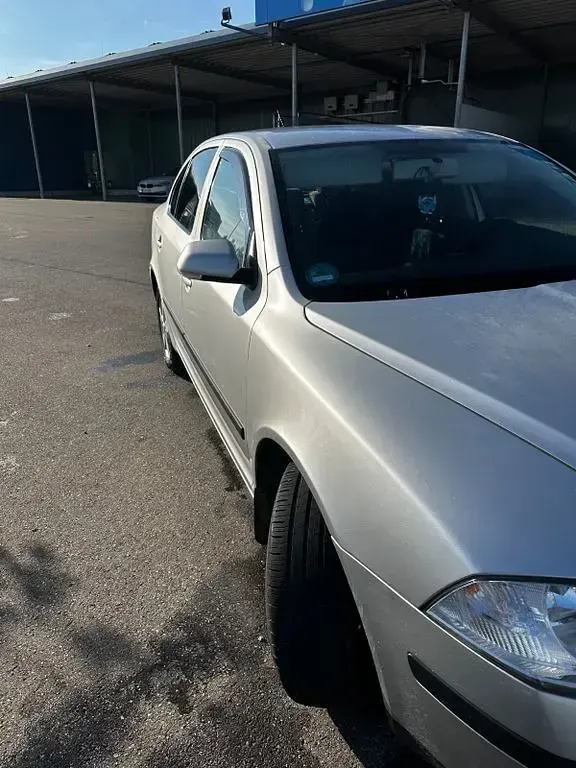 Gebraucht Skoda Octavia Classic 102 PS (75 kW) 2004 Silber Limousine