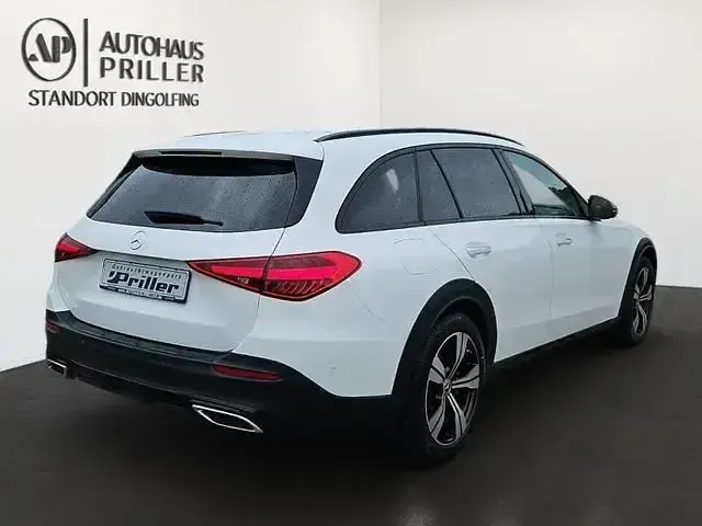 Gebraucht Mercedes C200 Avantgarde 204 PS (150 kW) 2023 Weiß Limousine
