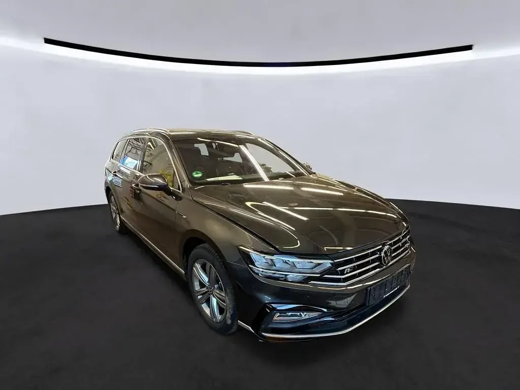 Gebraucht VW Passat R-line 122 PS (89 kW) 2023 Grau Kombi