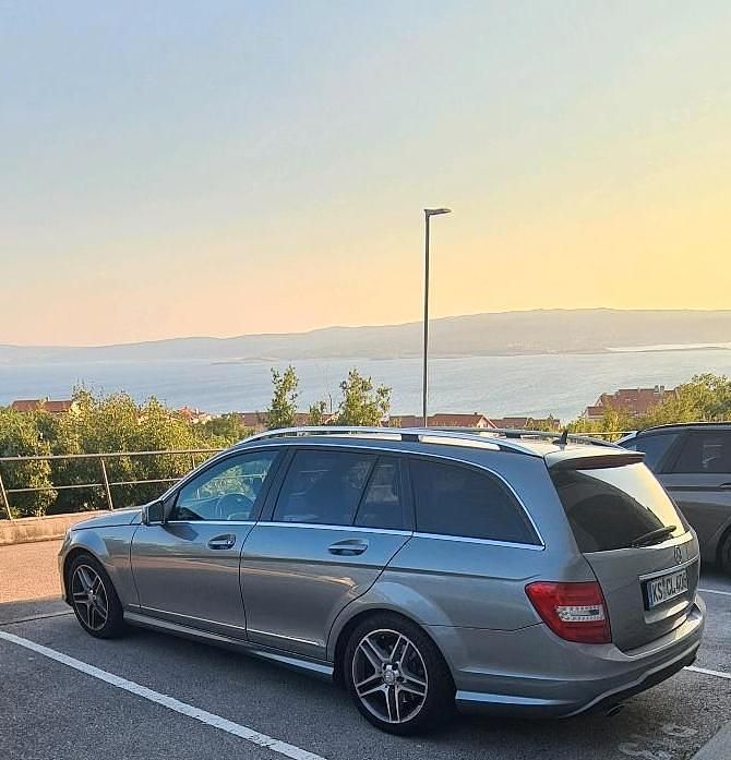Grau Gebraucht 2012 Mercedes C350 Kombi | 12.500 € (Guter Preis) - Bild 1/4