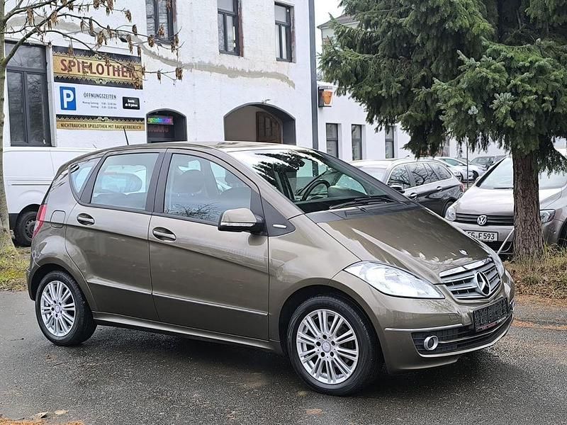 Gebraucht Mercedes A160 95 PS (69 kW) 2012 Braun Limousine
